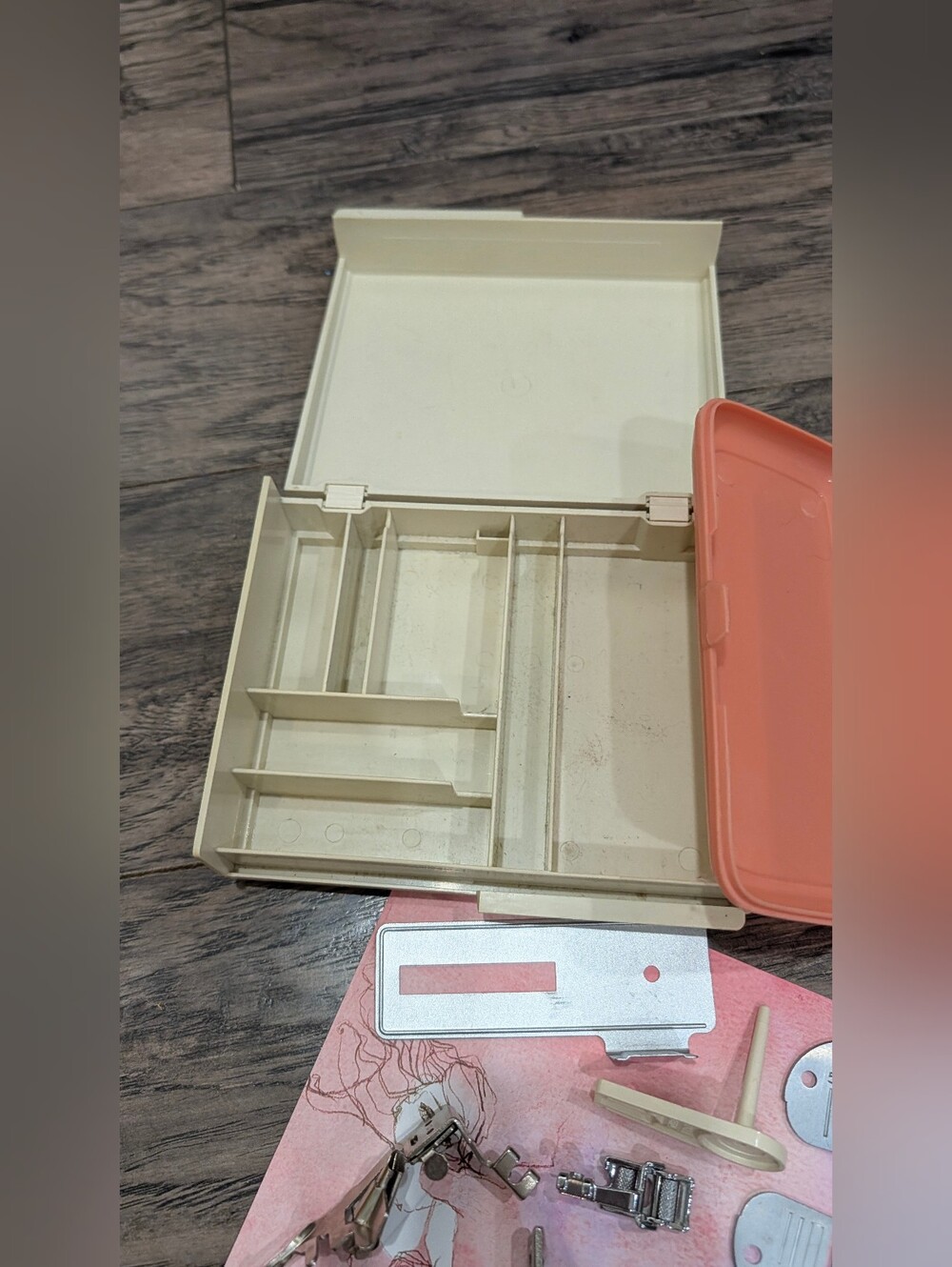 Singer Sewing Machine Vintage Accessory Kit Parts In Storage Containers - Picture 5 of 6